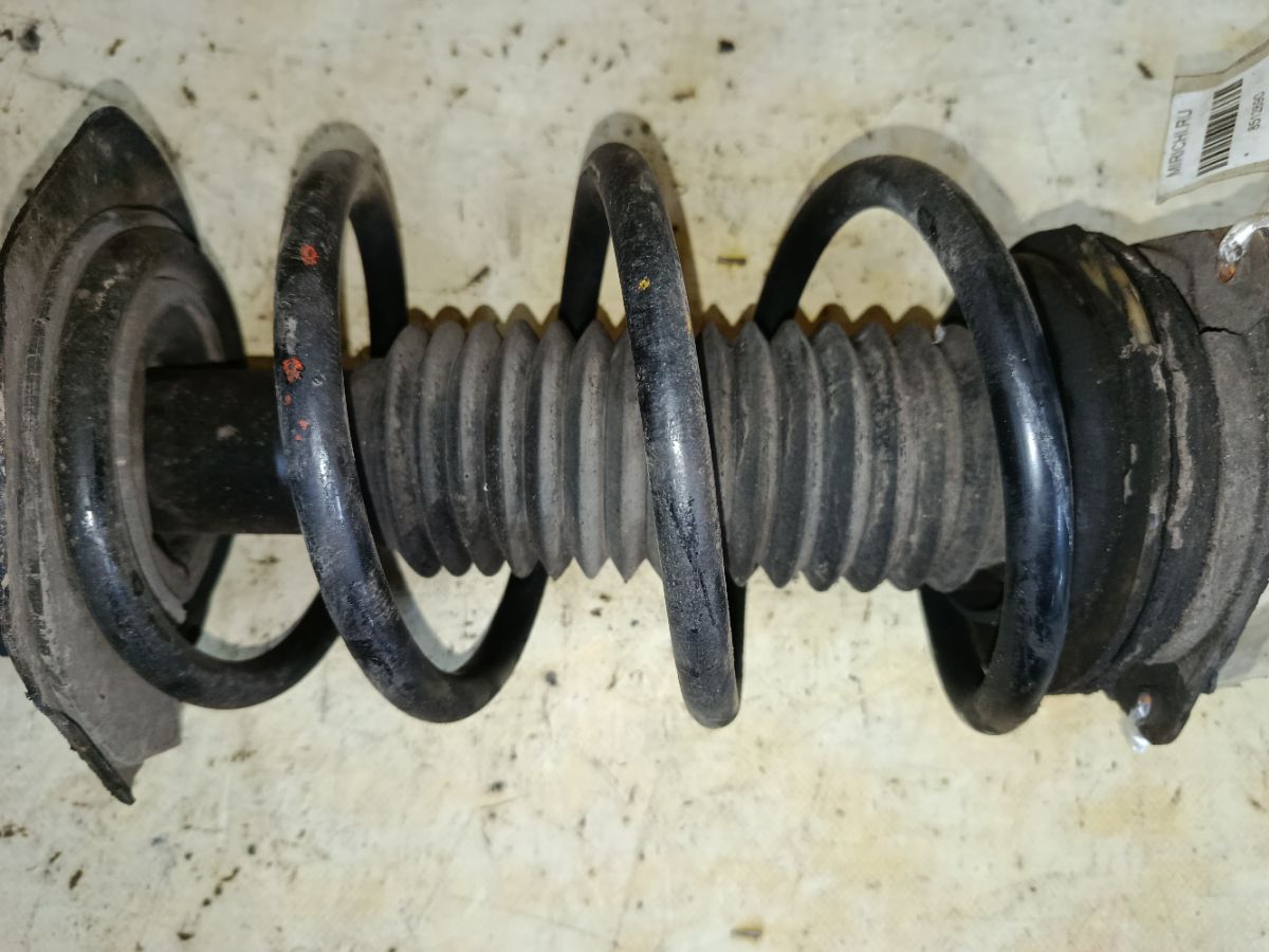 Стойка амортизатора на Toyota Voxy ZRR70G 3ZR-FAE Фото 5