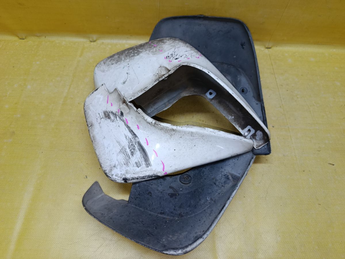 Брызговик на Mazda Demio DW3W Фото 3