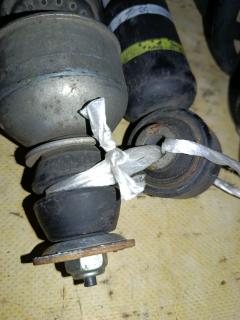 Амортизатор на Nissan Leaf AZE0 Фото 7