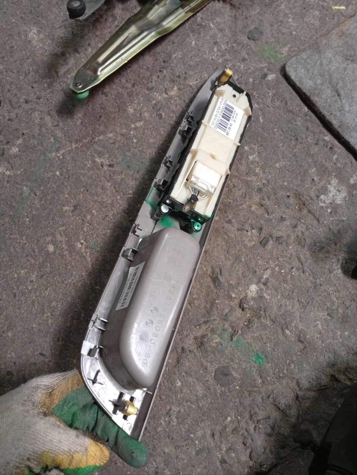 Блок упр-я стеклоподъемниками 84040-33080 на Toyota Wish ZGE20G Фото 8