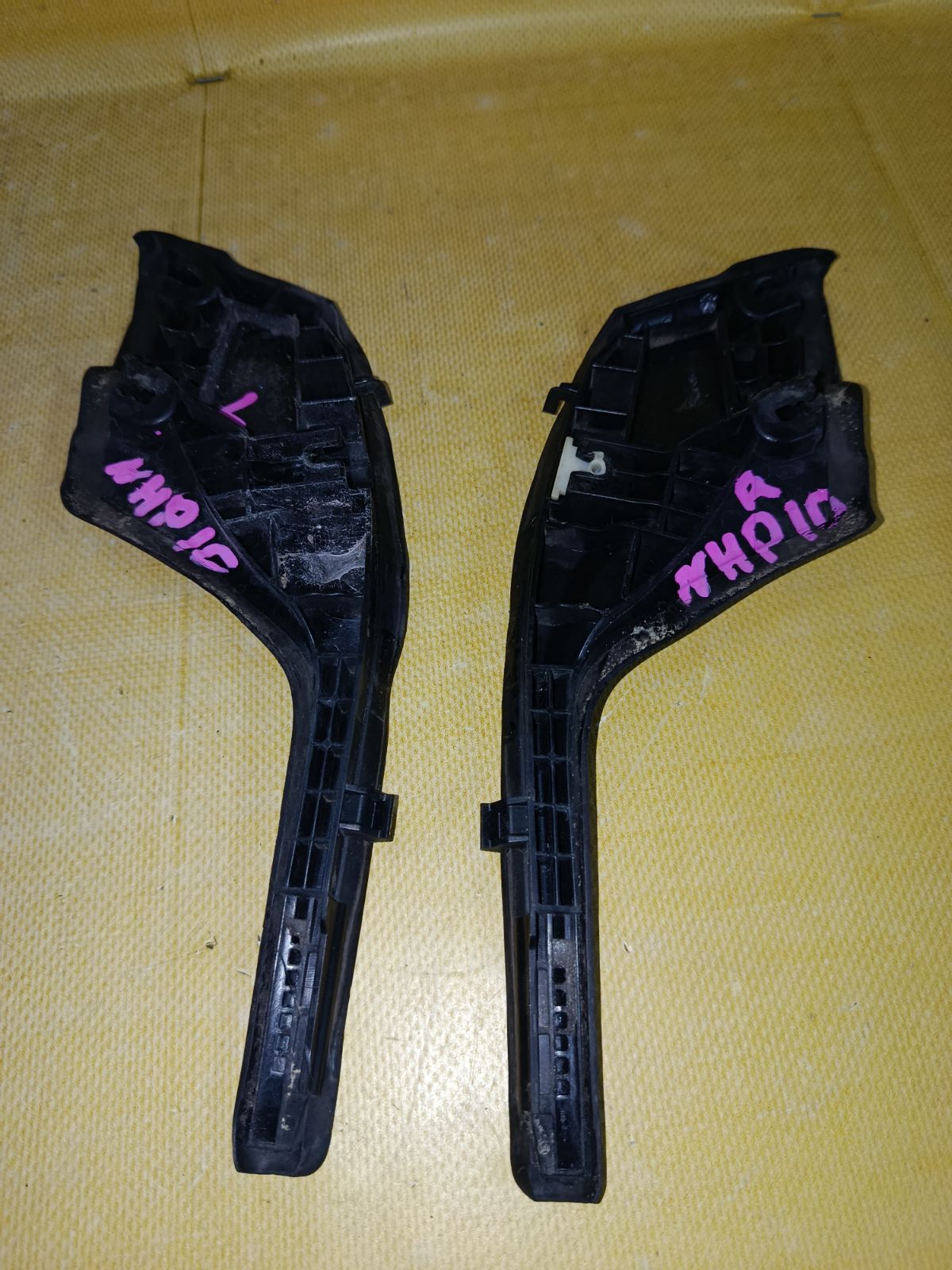 Решетка под лобовое стекло 53867-51150, 53866-52100 на Toyota Aqua NHP10 Фото 4