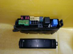 Блок предохранителей на Nissan Note E11 HR15DE Фото 4