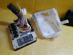 Блок предохранителей на Nissan Note E11 HR15DE Фото 5