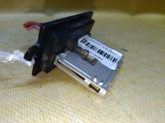 Регулятор скорости мотора отопителя на Nissan Note E11 HR15DE Фото 3