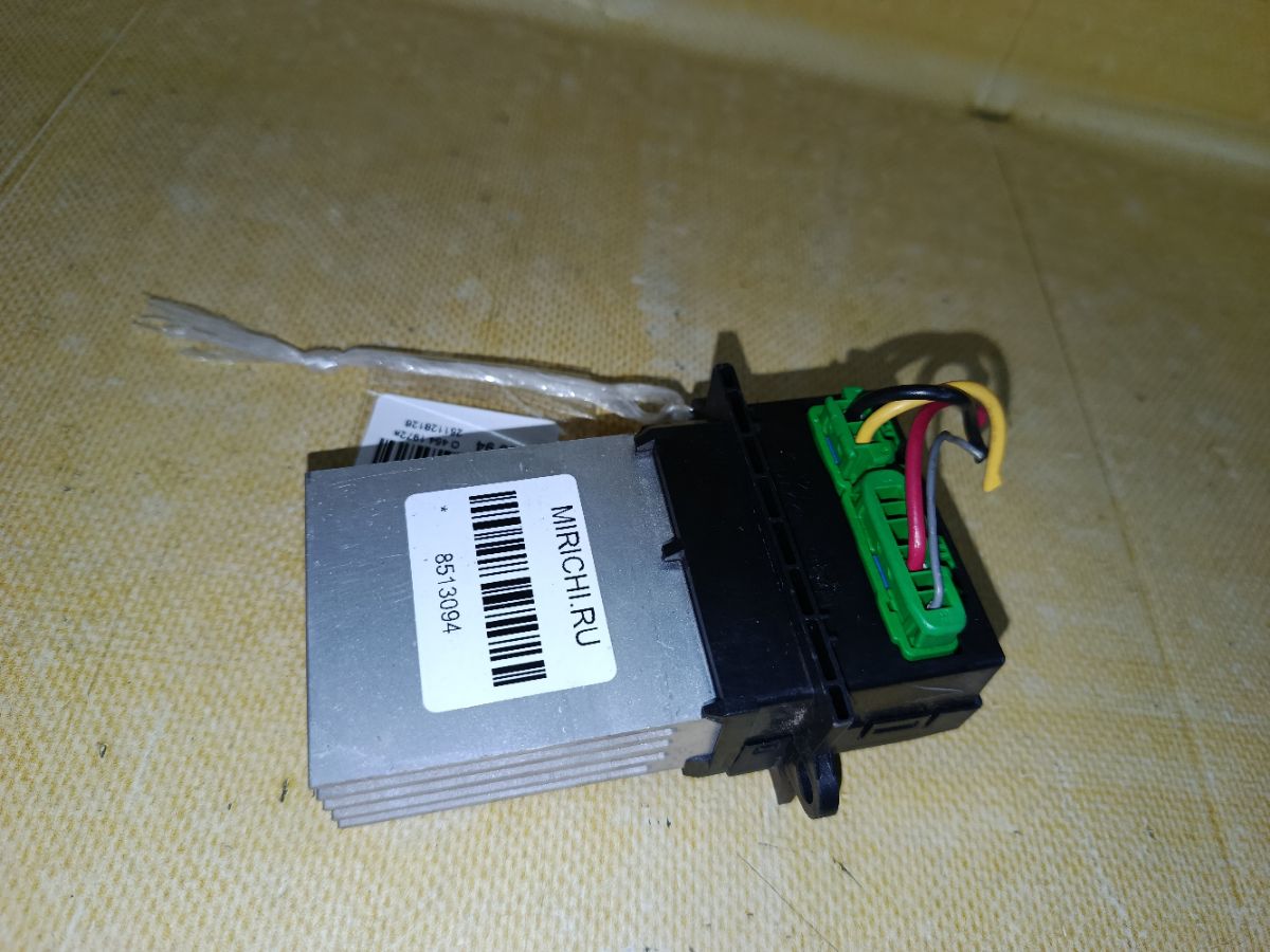 Регулятор скорости мотора отопителя на Nissan March AK12 CR12DE Фото 3