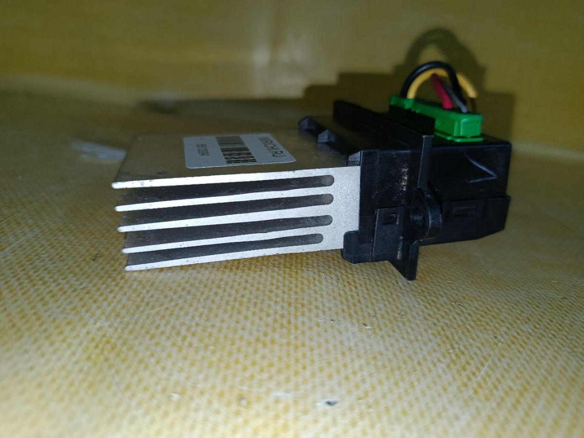 Регулятор скорости мотора отопителя на Nissan March AK12 CR12DE Фото 4