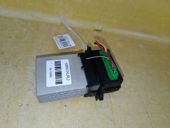 Регулятор скорости мотора отопителя на Nissan Tiida C11 HR15DE Фото 3