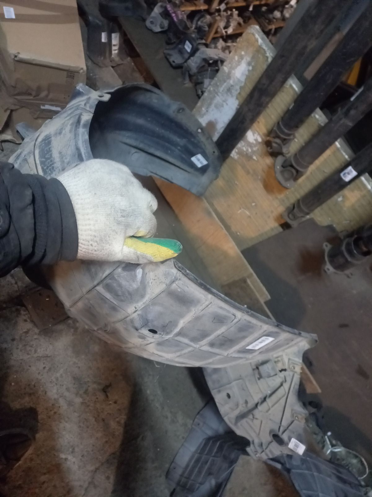 Подкрылок 63843-1U600, 212629, 2711FL-1B, 2711FL1, 2711FL1T, 63841-9U20A, 63841-9U20B, 63843-9U000, 915.NS11115L, 974591, DS11174AL, IK-1217, ST-DTE1-016L-2 на Nissan Note E11 HR15DE Фото 6