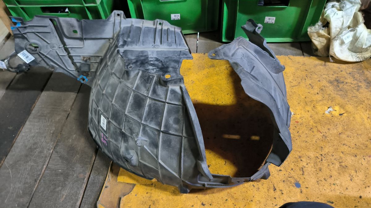 Подкрылок 63843-1U600, 212629, 2711FL-1B, 2711FL1, 2711FL1T, 63841-9U20A, 63841-9U20B, 63843-9U000, 915.NS11115L, 974591, DS11174AL, IK-1217, ST-DTE1-016L-2 на Nissan Note E11 HR15DE Фото 8