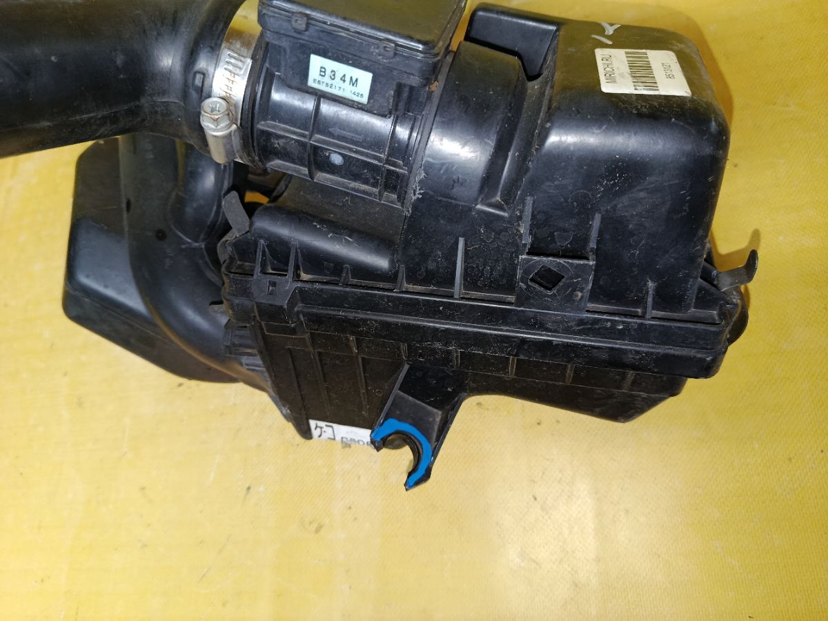 Корпус воздушного фильтра на Mazda Demio DW3W B3 Фото 9