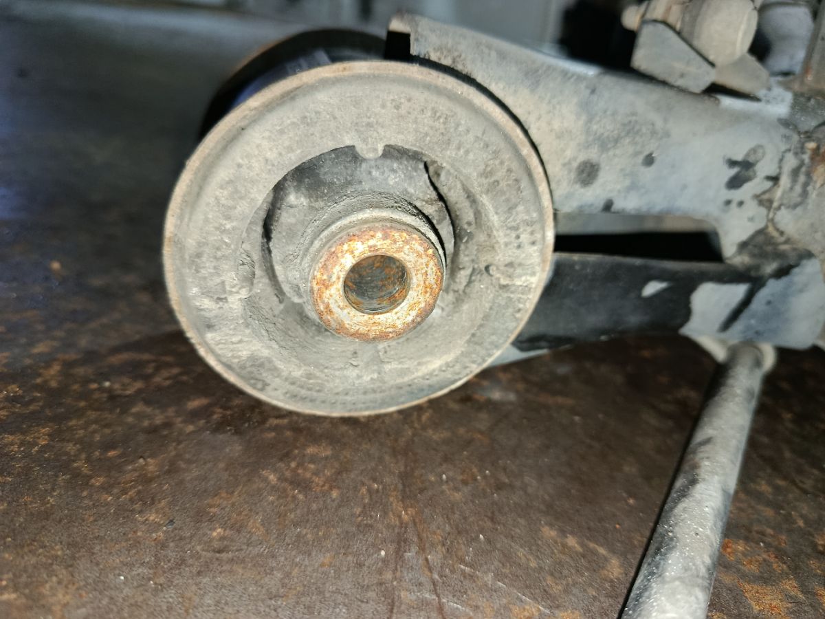 Балка подвески на Honda N-Box JF1 S07A Фото 11