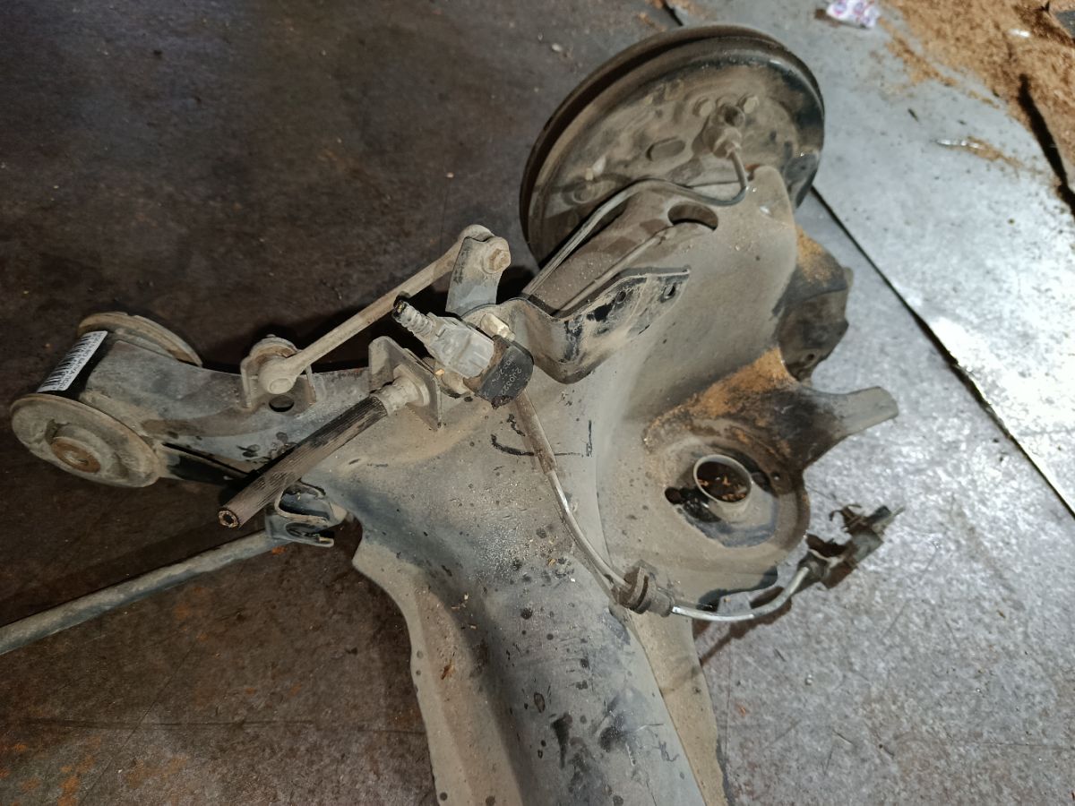 Балка подвески на Honda N-Box JF1 S07A Фото 10