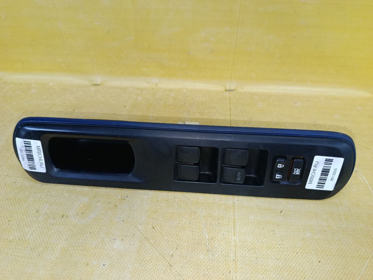 Блок упр-я стеклоподъемниками на Toyota Aqua NHP10 Фото 3