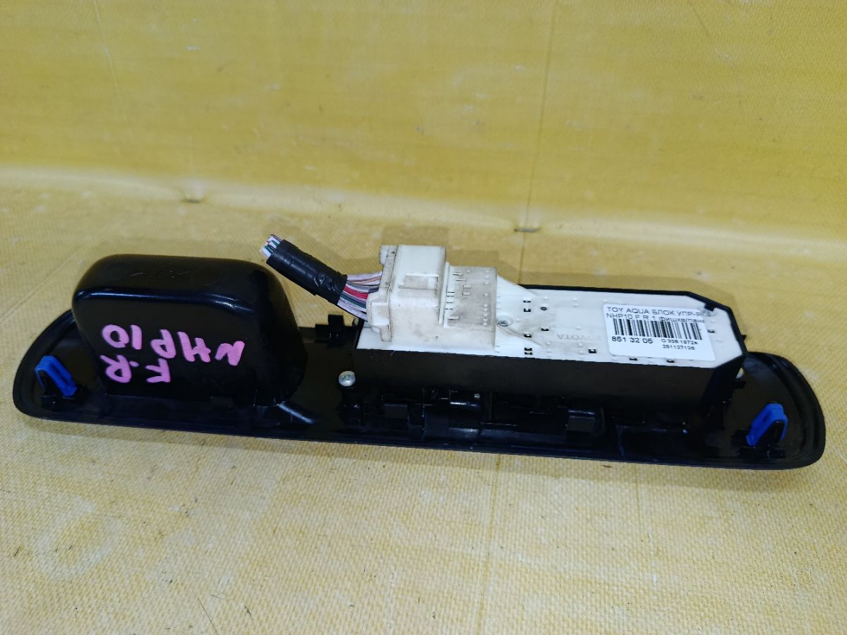 Блок упр-я стеклоподъемниками на Toyota Aqua NHP10 Фото 6