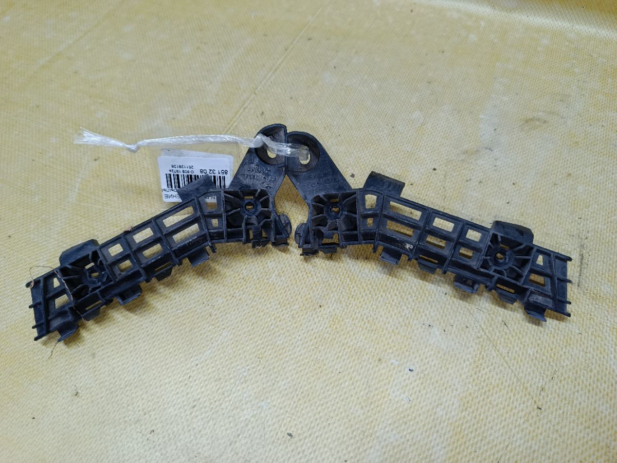 Крепление бампера на Honda N-Box JF1 Фото 4