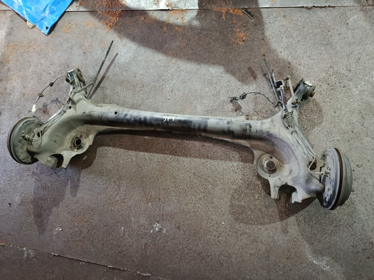 Балка подвески на Honda N-Box JF1 S07A Фото 4