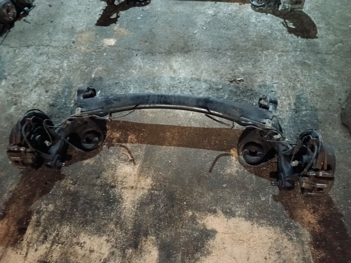 Балка подвески на Toyota Voxy ZRR70G 3ZR-FAE Фото 4
