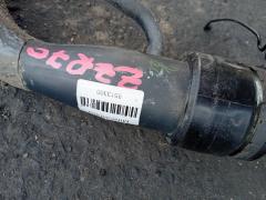 Заливная горловина топливного бака на Toyota Voxy ZRR70G 3ZR-FAE Фото 4