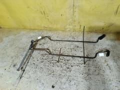 Крепление запасного колеса на Toyota Isis ANM10G