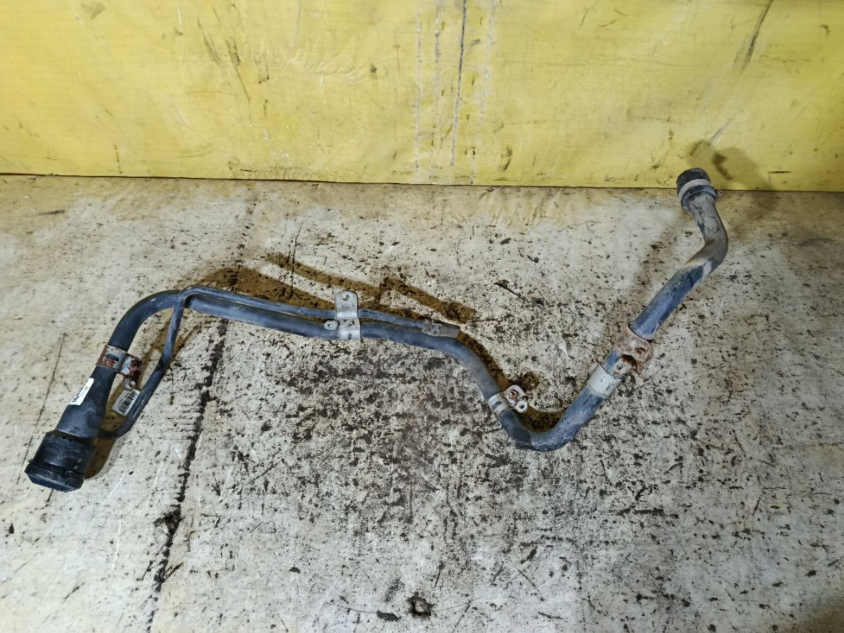 Заливная горловина топливного бака 77201-44191 на Toyota Isis ANM10G 1AZ-FSE Фото 3