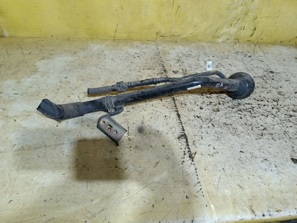 Заливная горловина топливного бака на Nissan Tiida Latio SC11 HR15DE Фото 3