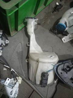 Бачок омывателя на Toyota Vitz SCP10 Фото 7