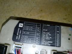 Блок предохранителей на Nissan Note E11 HR15DE Фото 8