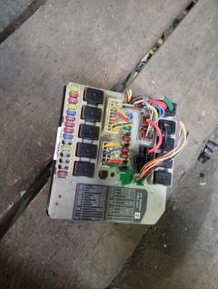 Блок предохранителей на Nissan Note E11 HR15DE Фото 10