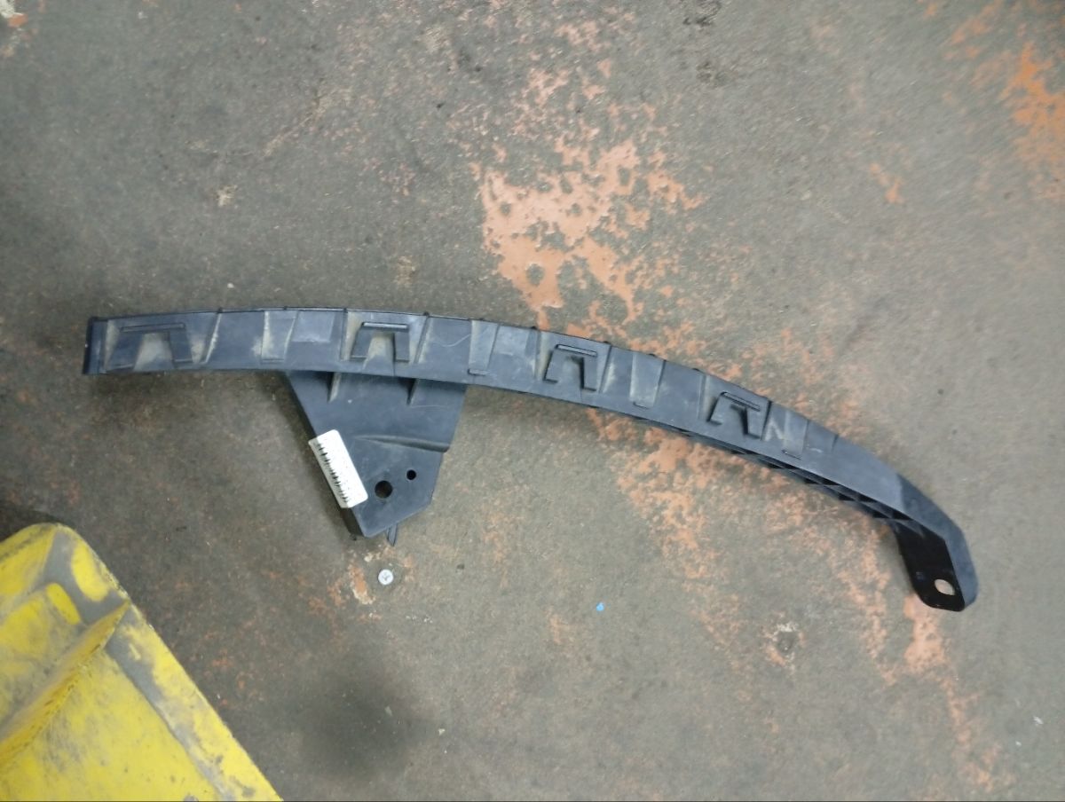 Крепление бампера 71140-SJK-N000 на Honda Elysion RR1 Фото 14