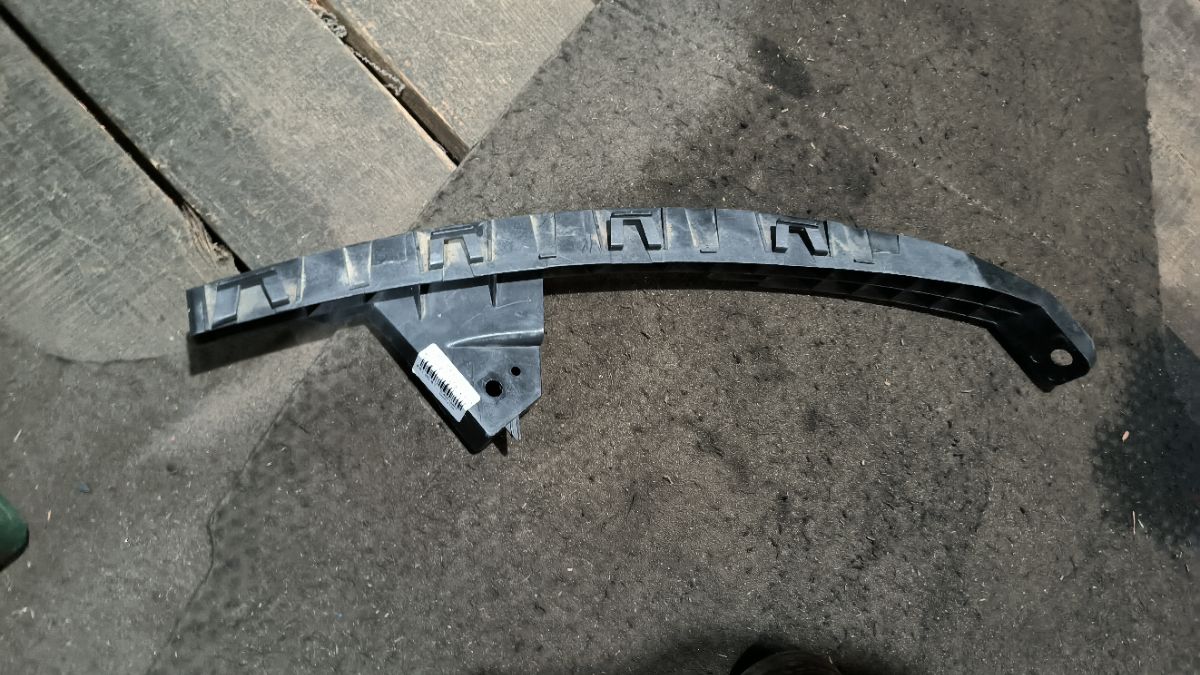 Крепление бампера 71140-SJK-N000 на Honda Elysion RR1 Фото 16