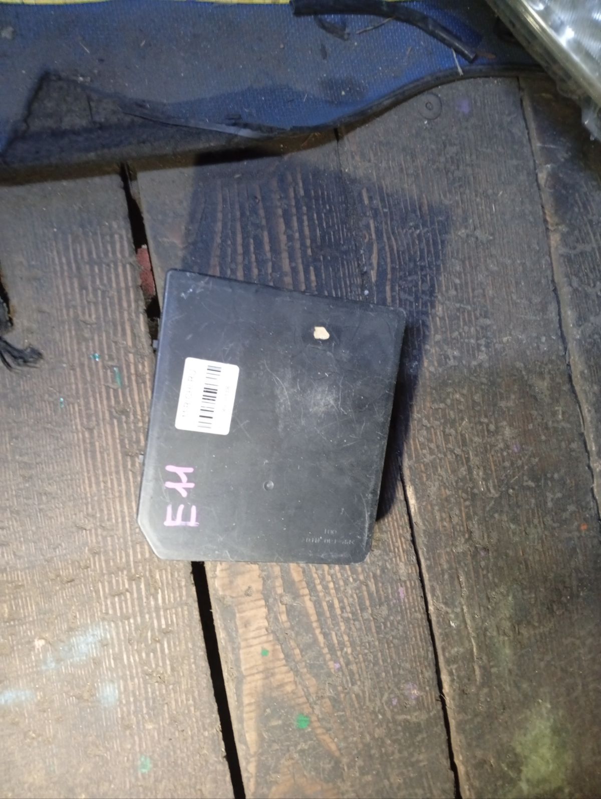 Блок предохранителей на Nissan Note E11 HR15DE Фото 7