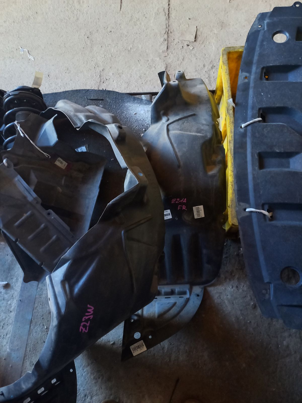 Подкрылок MR488991, MN150112 на Mitsubishi Colt Z21A 4A90 Фото 7