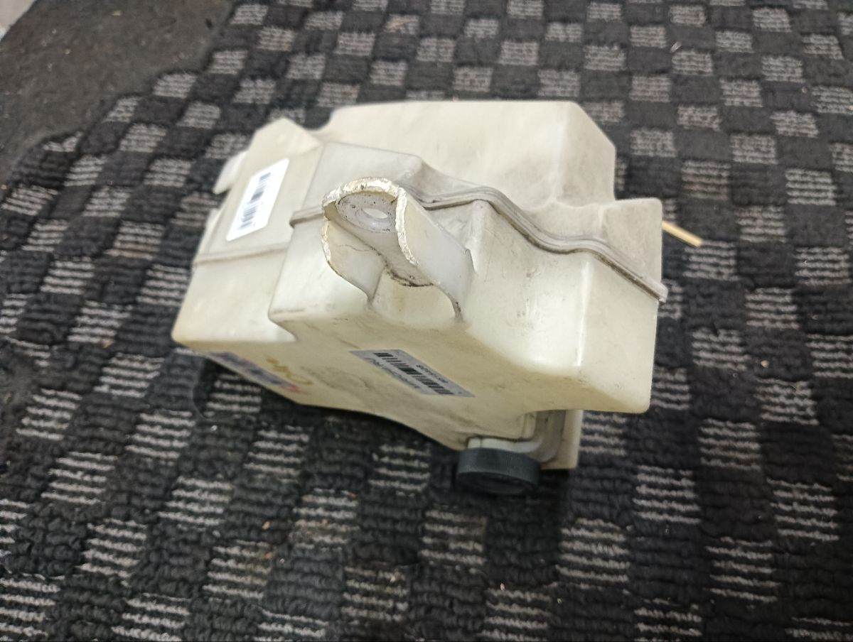 Бачок расширительный 21710 CA000 на Nissan Teana PJ31 VQ35DE Фото 4