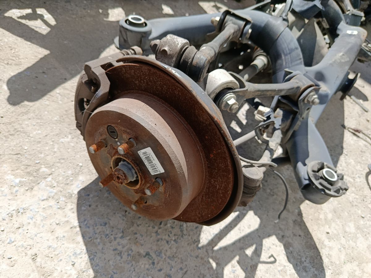 Балка подвески на Toyota Crown GRS210 2GR-FSE Фото 10