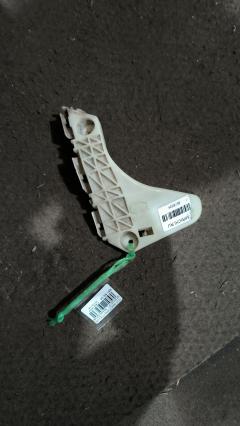 Крепление бампера 52536-52090 на Toyota Ractis SCP100 Фото 7