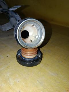 Заливная горловина топливного бака на Toyota Alphard MNH10W 1MZ-FE Фото 5