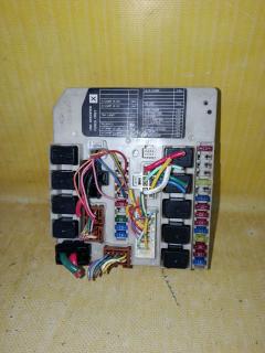 Блок предохранителей на Nissan Note E11 HR15DE Фото 5