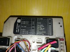 Блок предохранителей на Nissan Note E11 HR15DE Фото 6