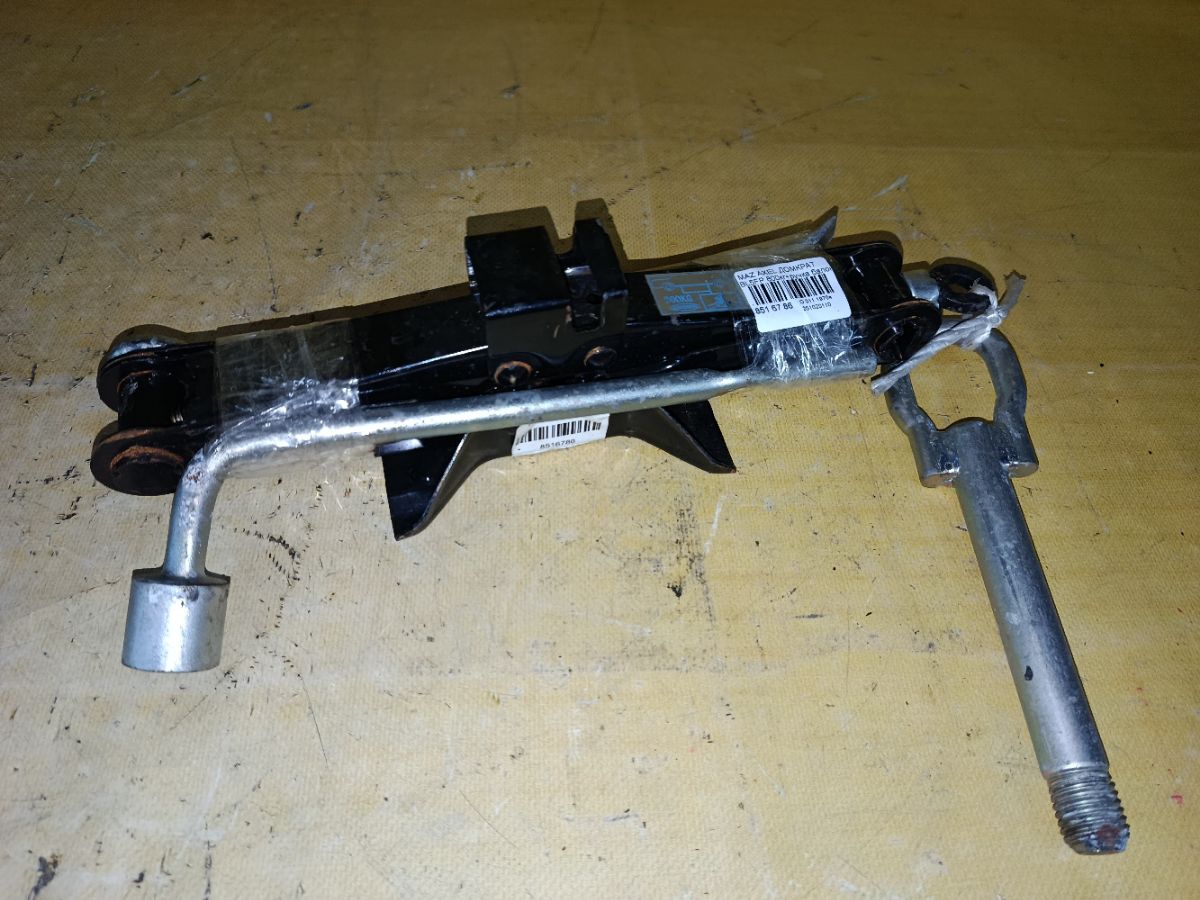 Домкрат на Mazda Axela BL5FP Фото 4