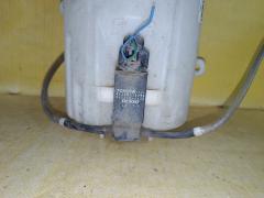 Бачок омывателя на Toyota Ist NCP60 Фото 6