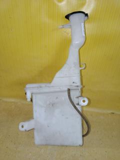 Бачок омывателя на Toyota Ist NCP60 Фото 7