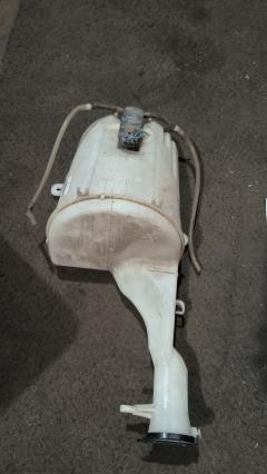 Бачок омывателя на Toyota Ist NCP60 Фото 8