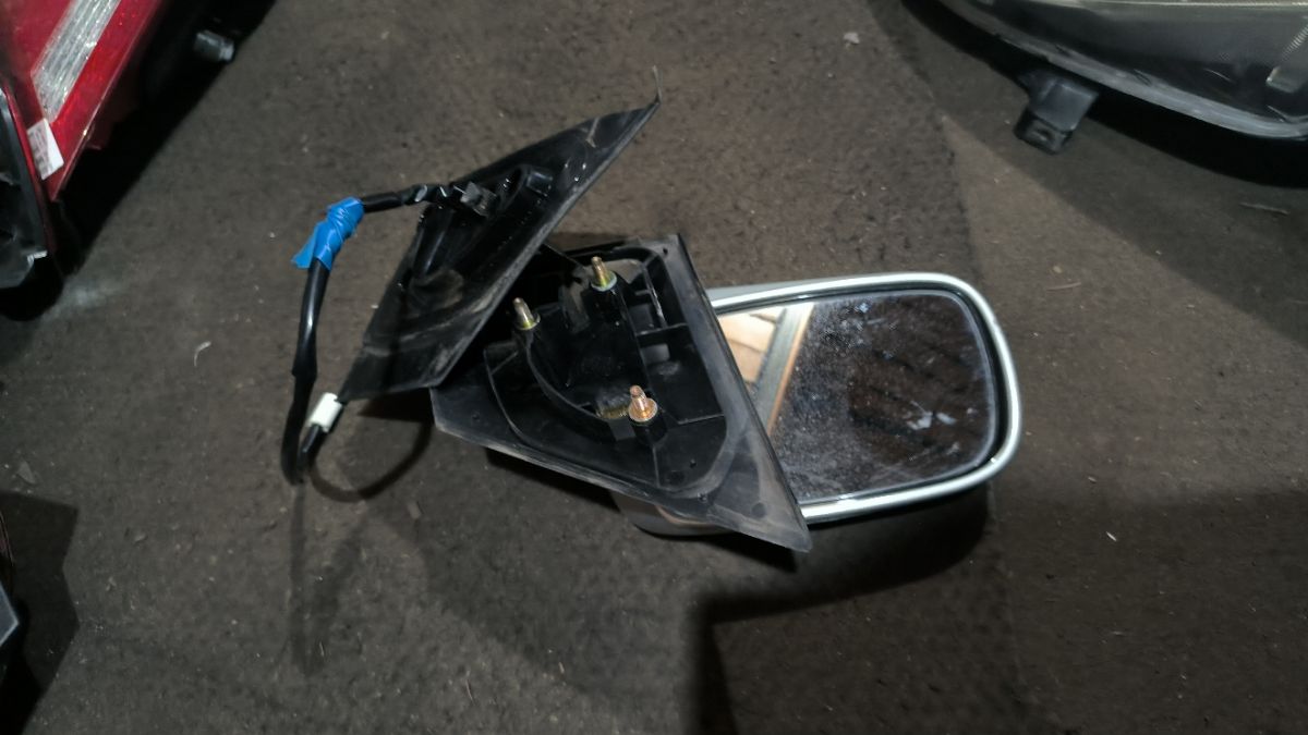 Зеркало двери боковой на Toyota Ist NCP60 Фото 10