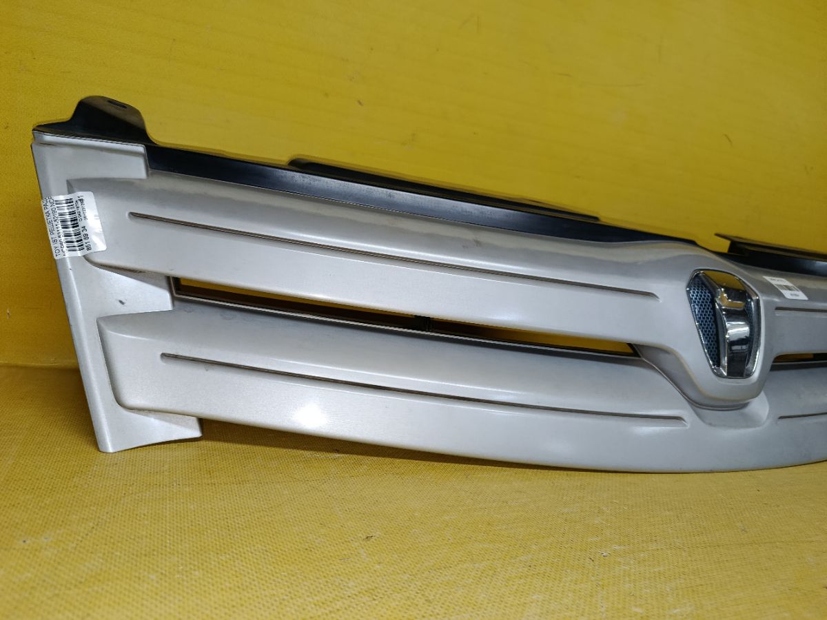 Решетка радиатора 53111-52190 на Toyota Ist NCP60 Фото 7