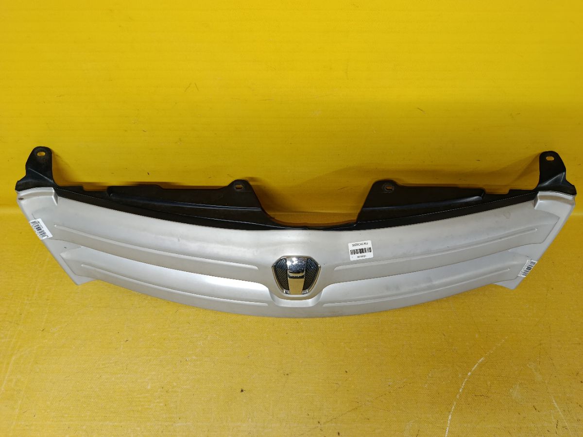 Решетка радиатора 53111-52190 на Toyota Ist NCP60 Фото 8