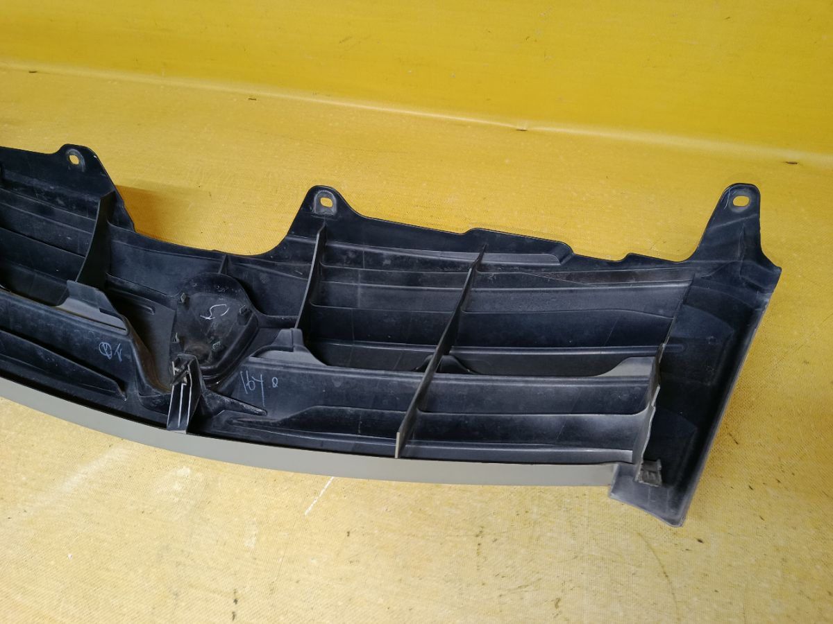 Решетка радиатора 53111-52190 на Toyota Ist NCP60 Фото 9