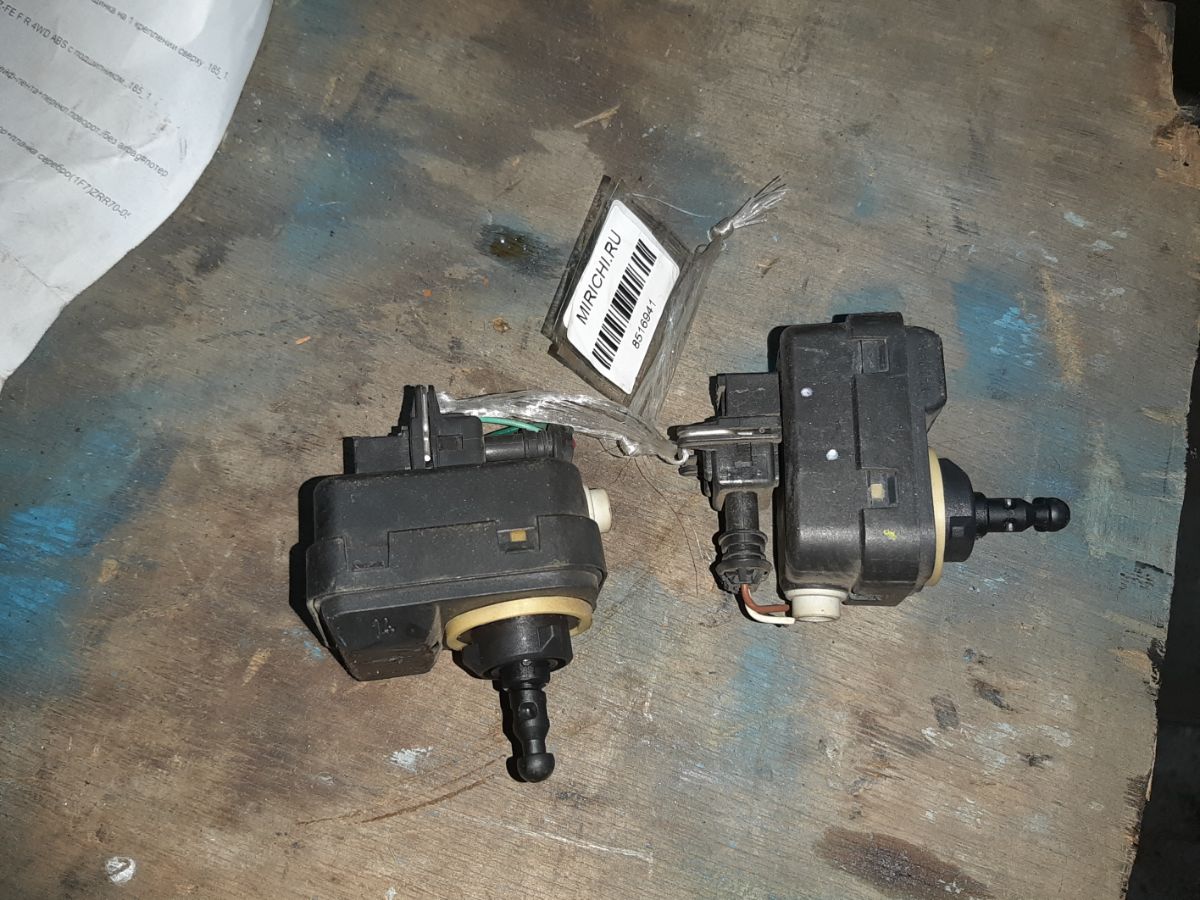 Электрокорректор фар 85661-52010 на Toyota Vitz SCP90 Фото 4