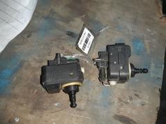 Электрокорректор фар 85661-52010 на Toyota Vitz SCP90 Фото 4