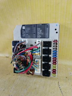 Блок предохранителей на Nissan Cube YZ11 HR15DE Фото 2