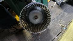 Мотор печки на Nissan Note E11 Фото 8